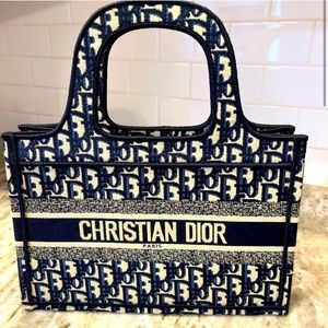 Small refurbished book tote